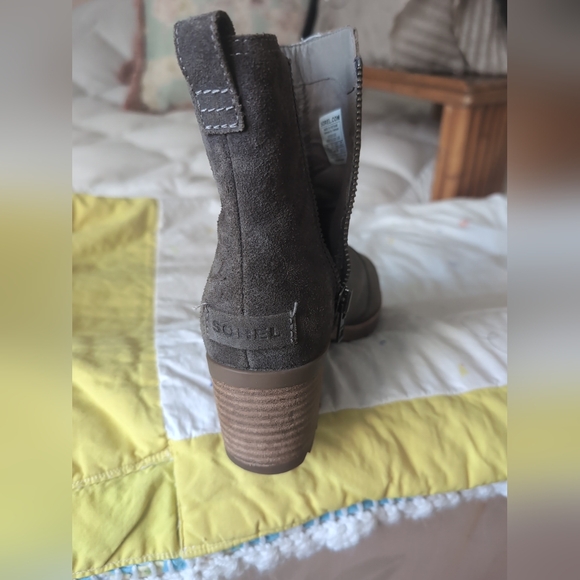 Sorel Dark Brown Ankle Boots 8.5. Excellent Condition Almost New. - Picture 7 of 8